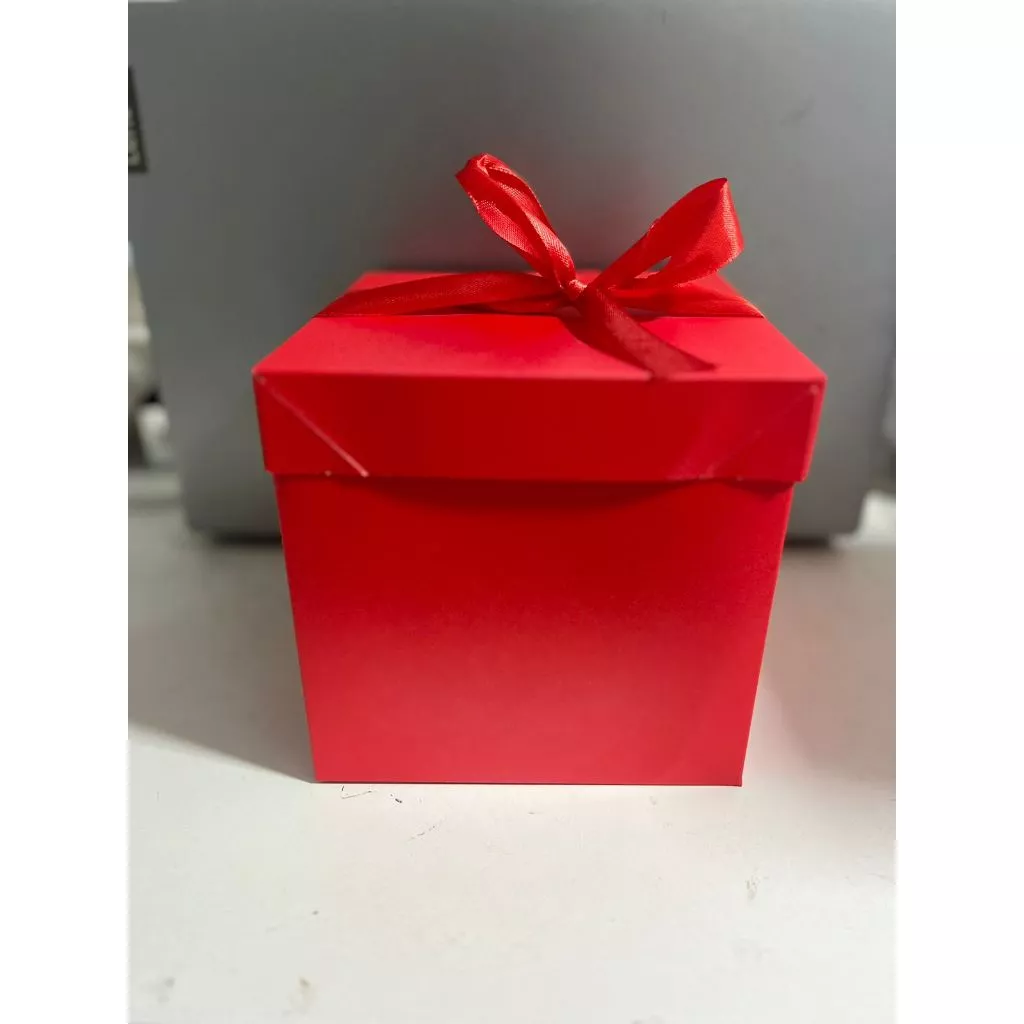 Caixa de presente metalizada com laço cetim 15 cm - vermelho